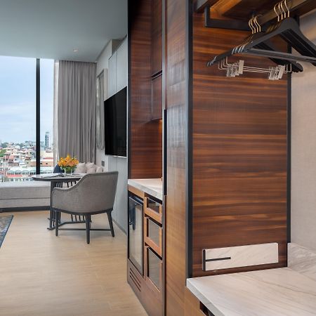 Hyatt Regency Phnom Penh Hotel Buitenkant foto