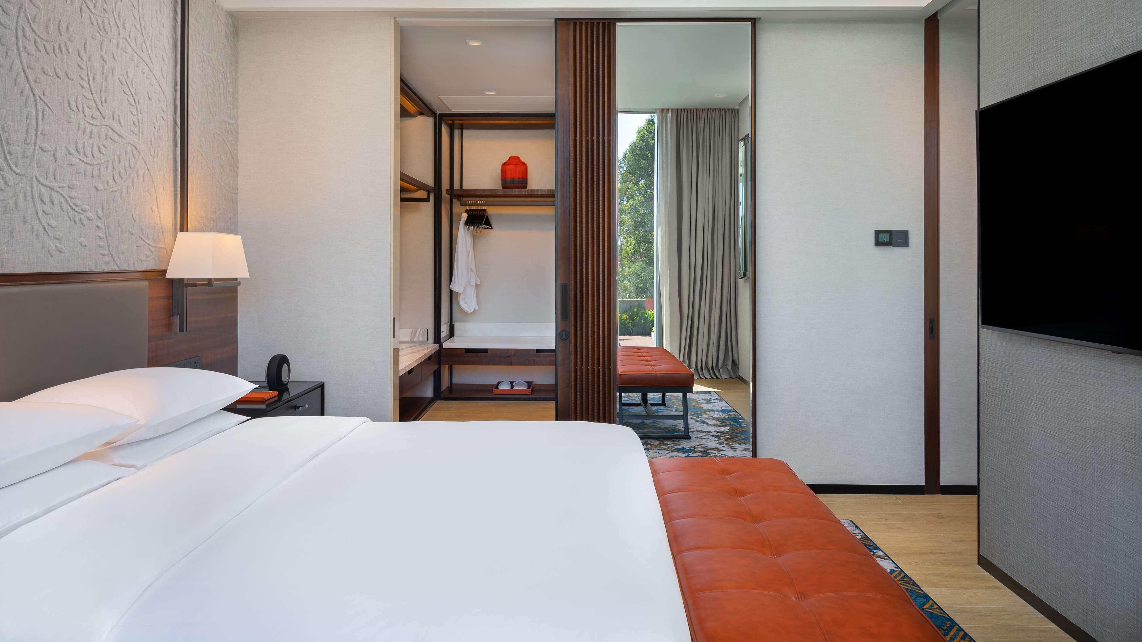Hyatt Regency Phnom Penh Hotel Buitenkant foto