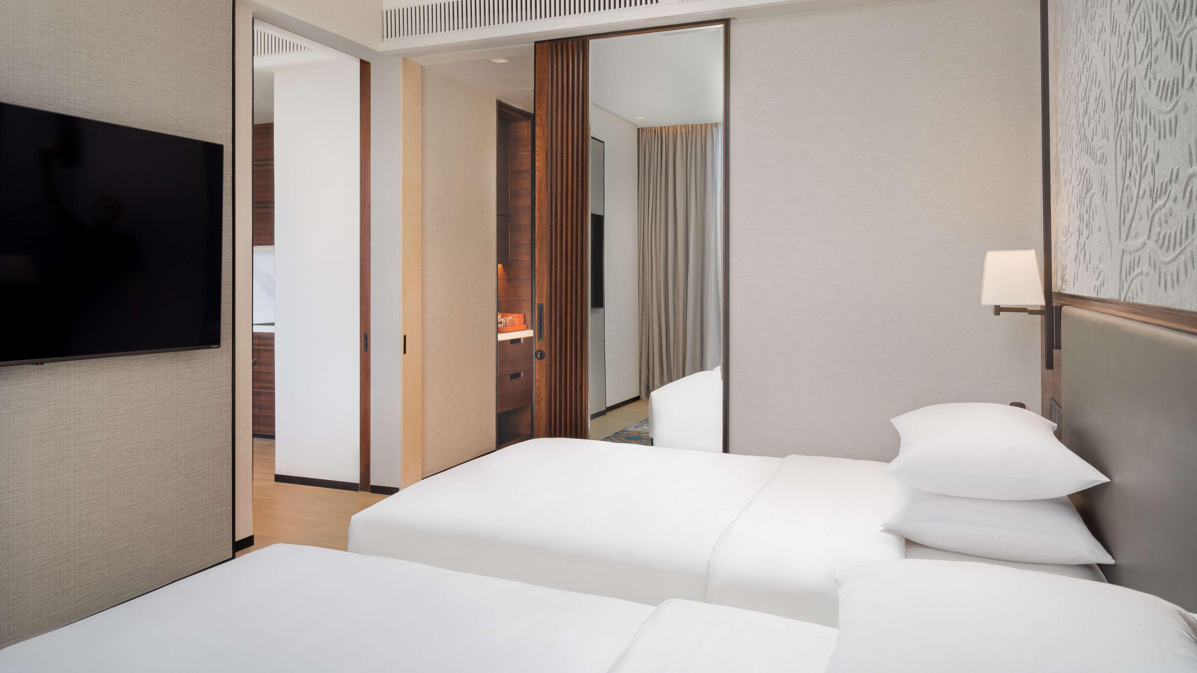 Hyatt Regency Phnom Penh Hotel Buitenkant foto