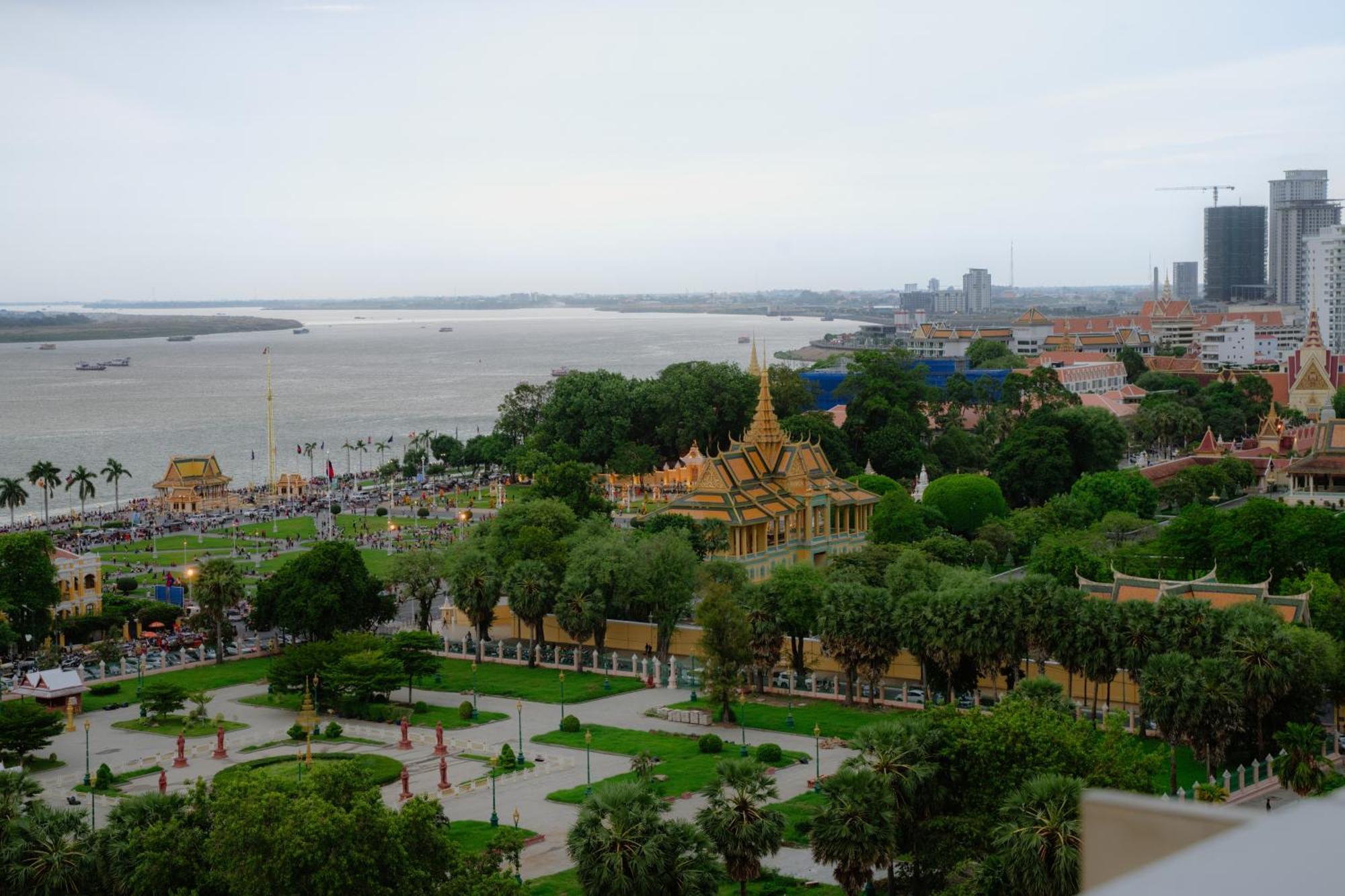 Hyatt Regency Phnom Penh Hotel Buitenkant foto